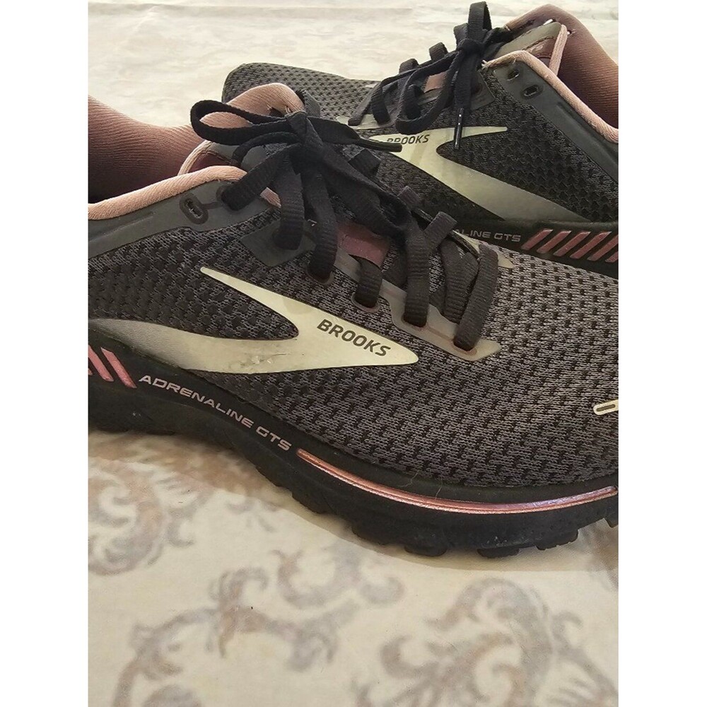 Like New 7.5 M B Brooks Womens Adrenaline GTS 22 Running Shoes Gray Pink Red EUC